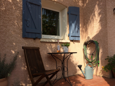 Terrasse mit geschützter Sitzecke